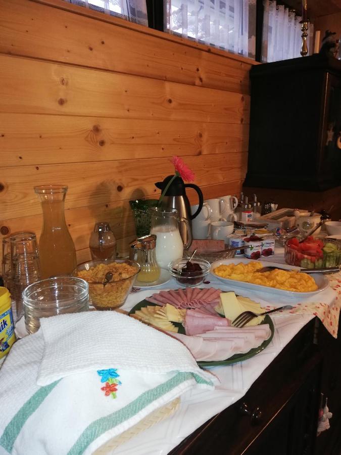 Sasfeszek Vendeghaz Hotel Зирц Екстериор снимка