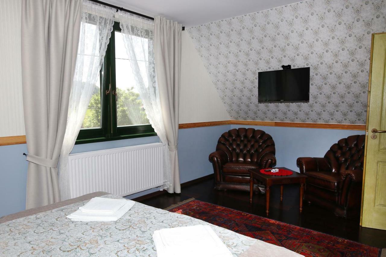 Sasfeszek Vendeghaz Hotel Зирц Екстериор снимка