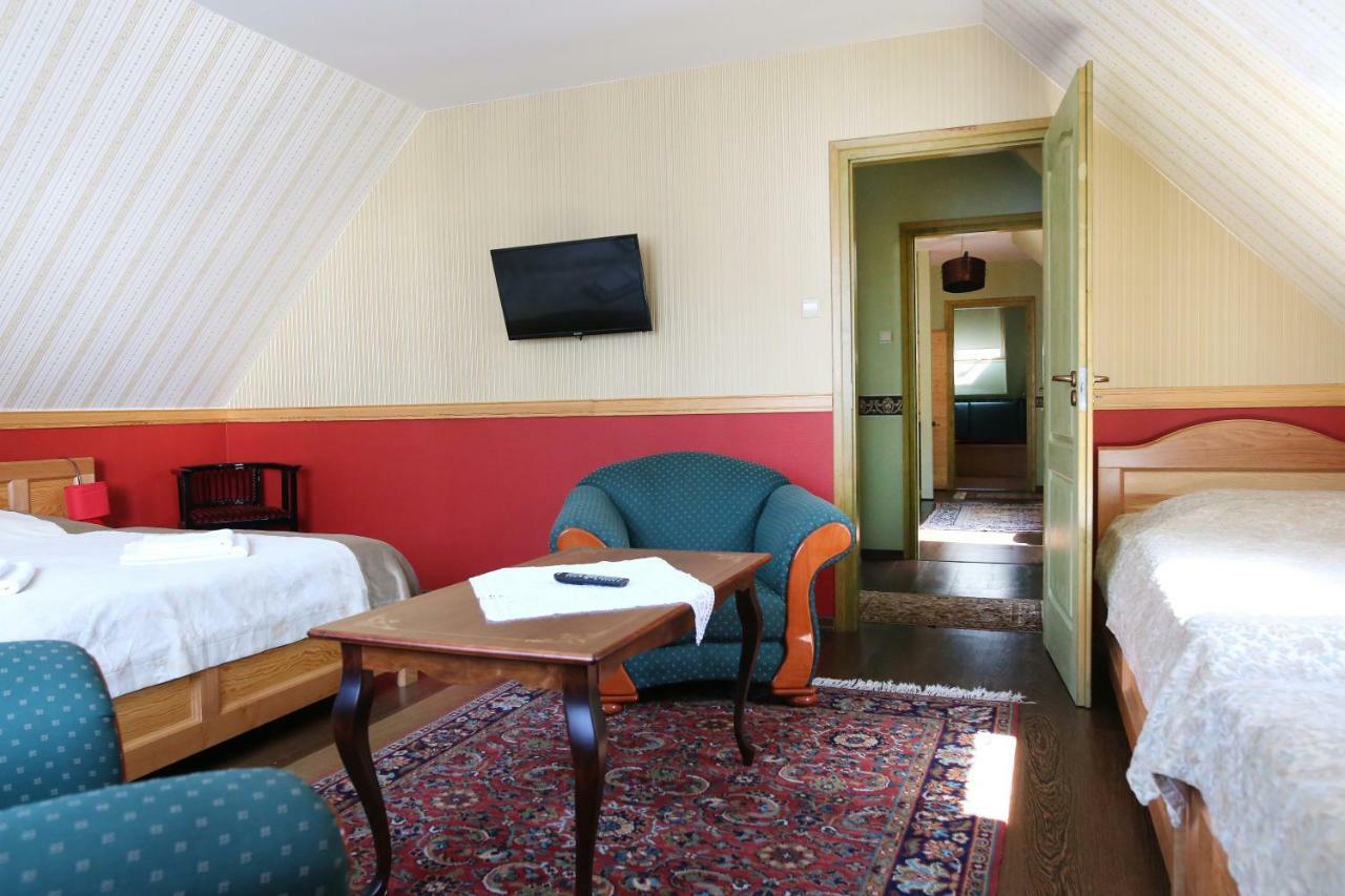 Sasfeszek Vendeghaz Hotel Зирц Екстериор снимка