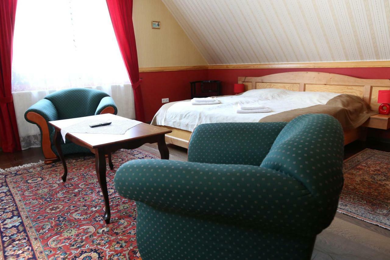 Sasfeszek Vendeghaz Hotel Зирц Екстериор снимка