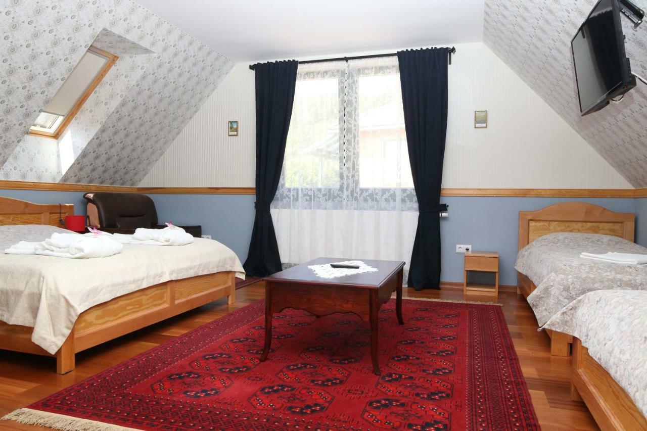Sasfeszek Vendeghaz Hotel Зирц Екстериор снимка
