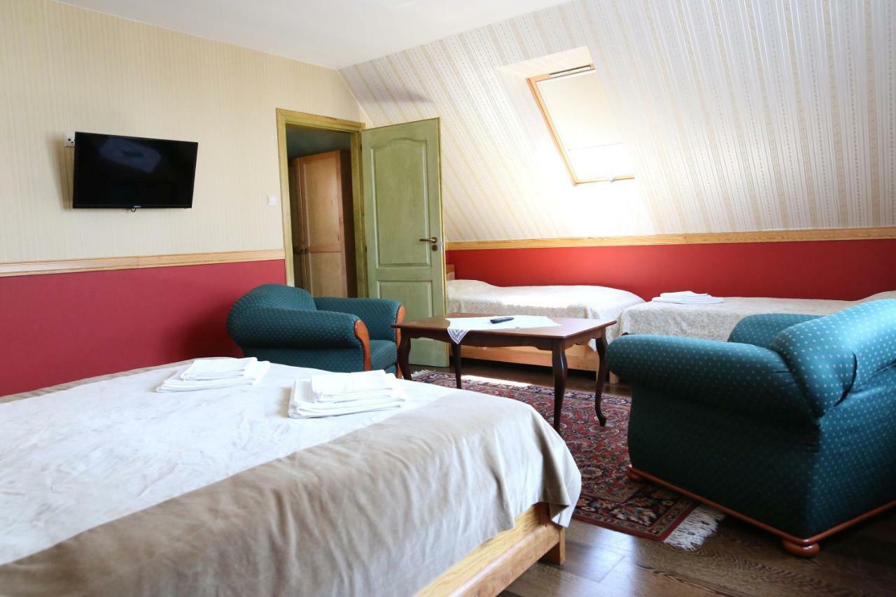 Sasfeszek Vendeghaz Hotel Зирц Екстериор снимка