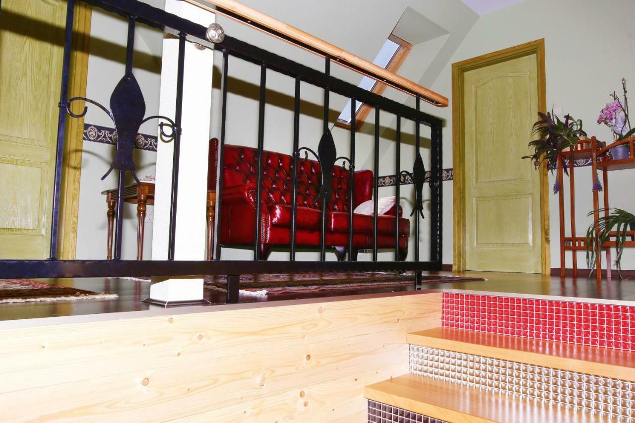 Sasfeszek Vendeghaz Hotel Зирц Екстериор снимка