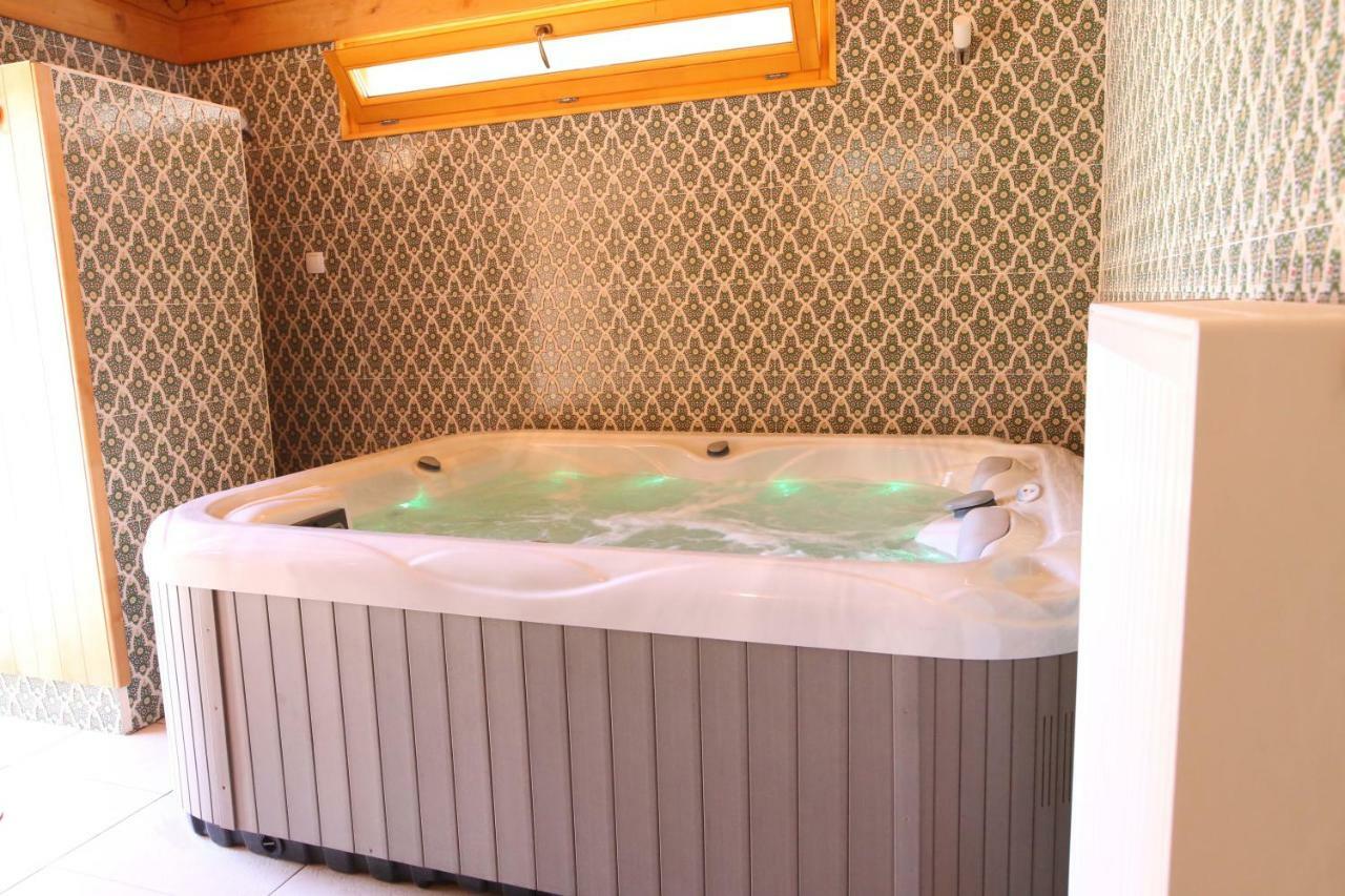 Sasfeszek Vendeghaz Hotel Зирц Екстериор снимка
